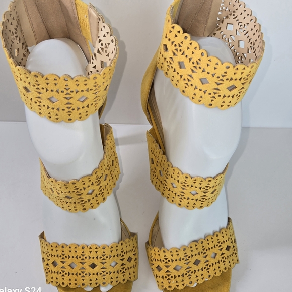 Jessica Simpson Jills 3 Butterscotch Laser Cut Suede Heels Size 8.5 - Picture 3 of 8